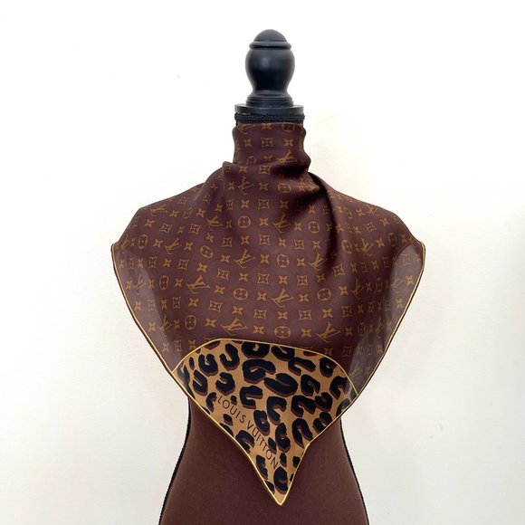 New Louis Vuitton Iconic Scarf Monogram Leopard Animal Print Silk Satin Scarf - Picture 9 of 16